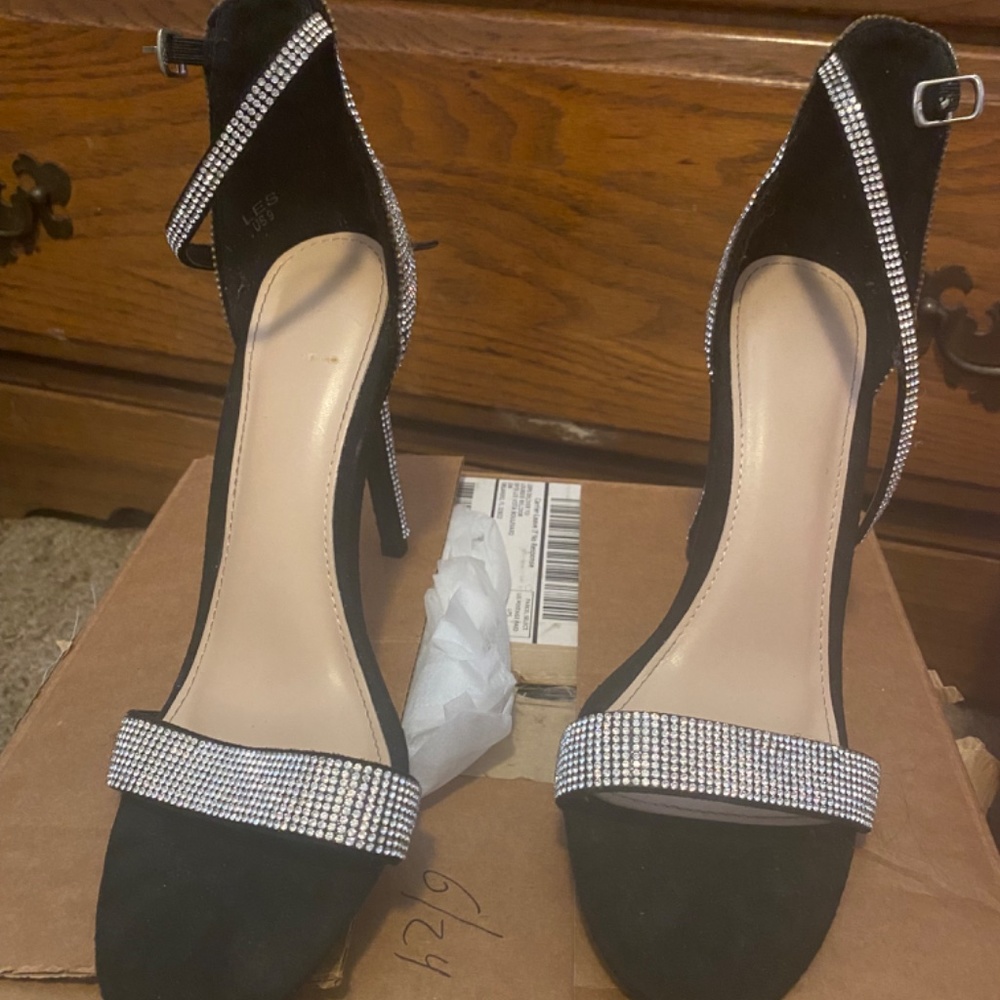 Shoes - Picture 13 of 16